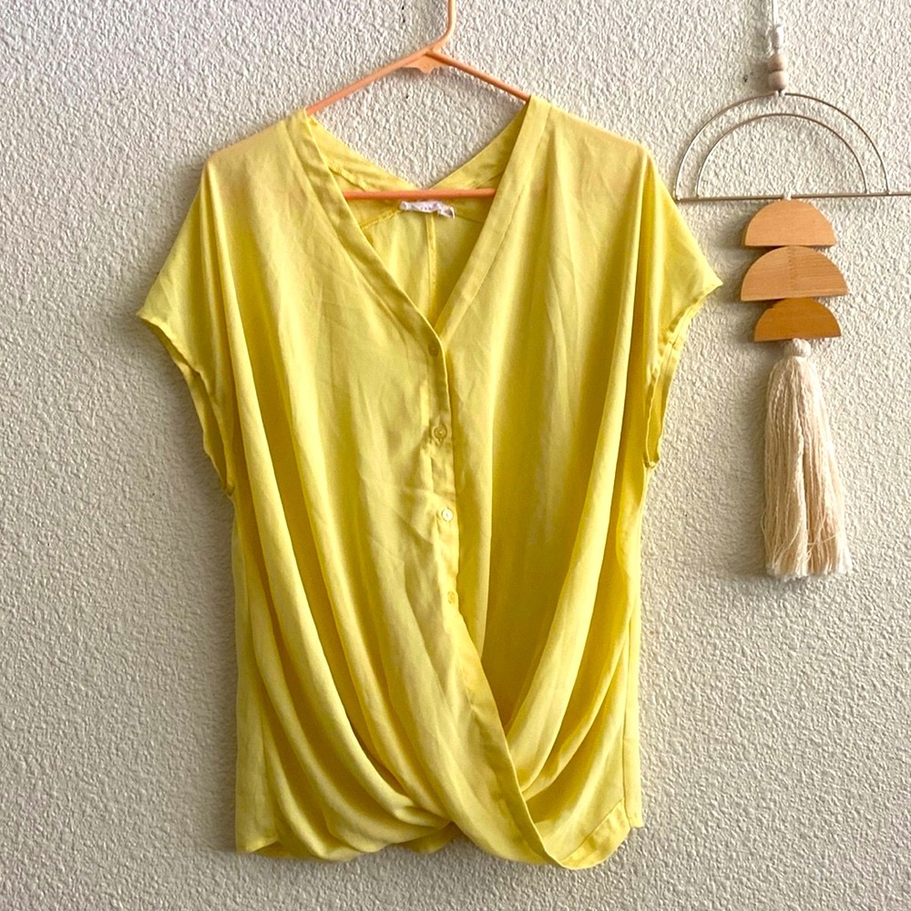 Beautiful Lush blouse size M/L. Soft yellow, gorgeous on.